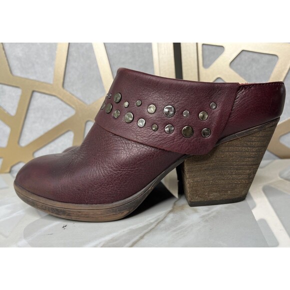 Sofft Gila Clogs Mules Women 9 Eu 40.5 Red Leather Studded Heels Slip Shoes On - Picture 1 of 11